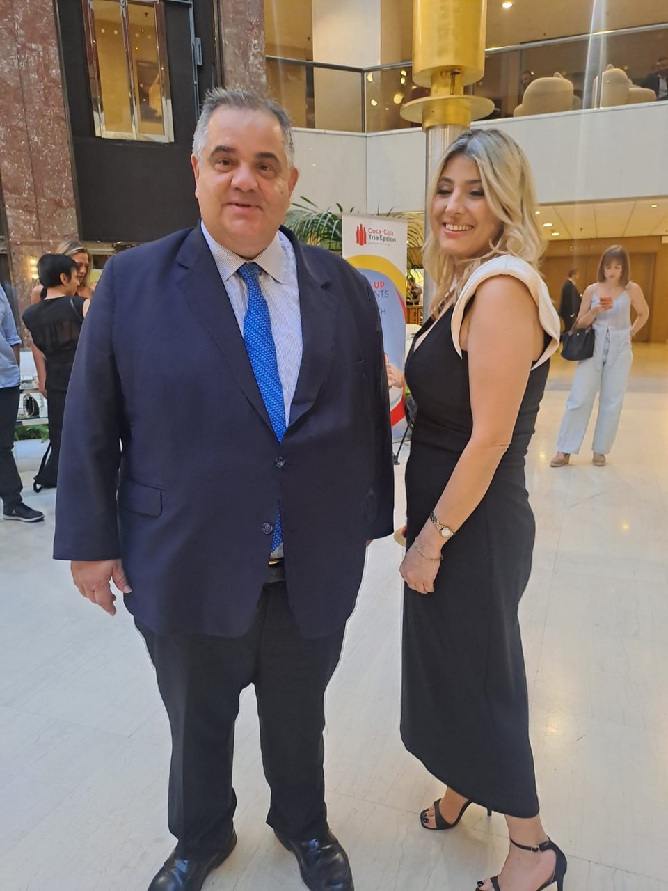 Ο υφυπουργός Εσωτερικών Βασίλης Σπανάκης και η πολιτική συντάκτρια του iefimerida και των Παραπολιτικών  Πένυ Αβραμίδη