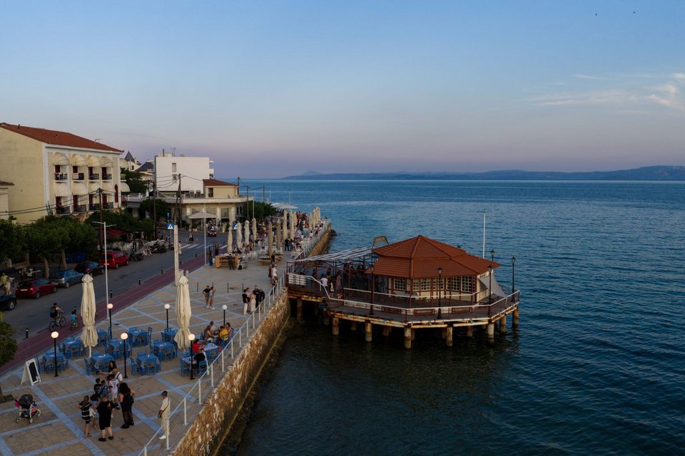 Tο κοινό που θα βρεθεί στο Κύμα, (το κιοσκι μέσα στη θάλασσα) στα Λουτρά Αιδηψού, θα ανακαλύψει τις πιο σύγχρονες ταινίες XR τεχνολογίας