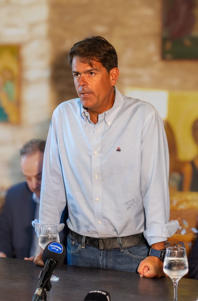 Ακης Τσαρούχης, πρόεδρος της Ενωσης Ξενοδόχων Σκιάθου / Φωτογραφία: ΠΟΞ