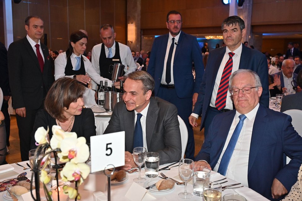 Κριστιάν Αμανπούρ, Κυριάκος Μητσοτάκης, Κωνσταντίνος Τασούλας