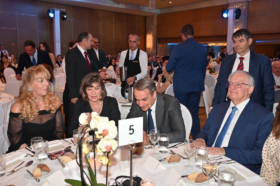 Νεκταρία Πασαριβάκη, Κριστιάν Αμανπούρ, Κυριάκος Μητσοτάκης, Κωνσταντίνος Τασούλας