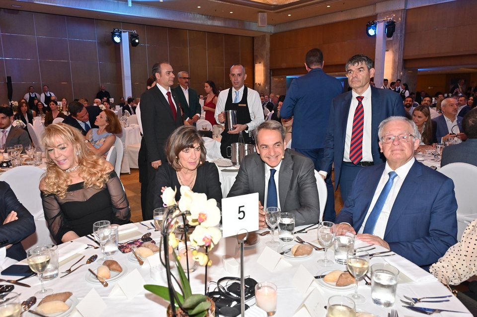 Νεκταρία Πασαριβάκη, Κριστιάν Αμανπούρ, Κυριάκος Μητσοτάκης, Κωνσταντίνος Τασούλας