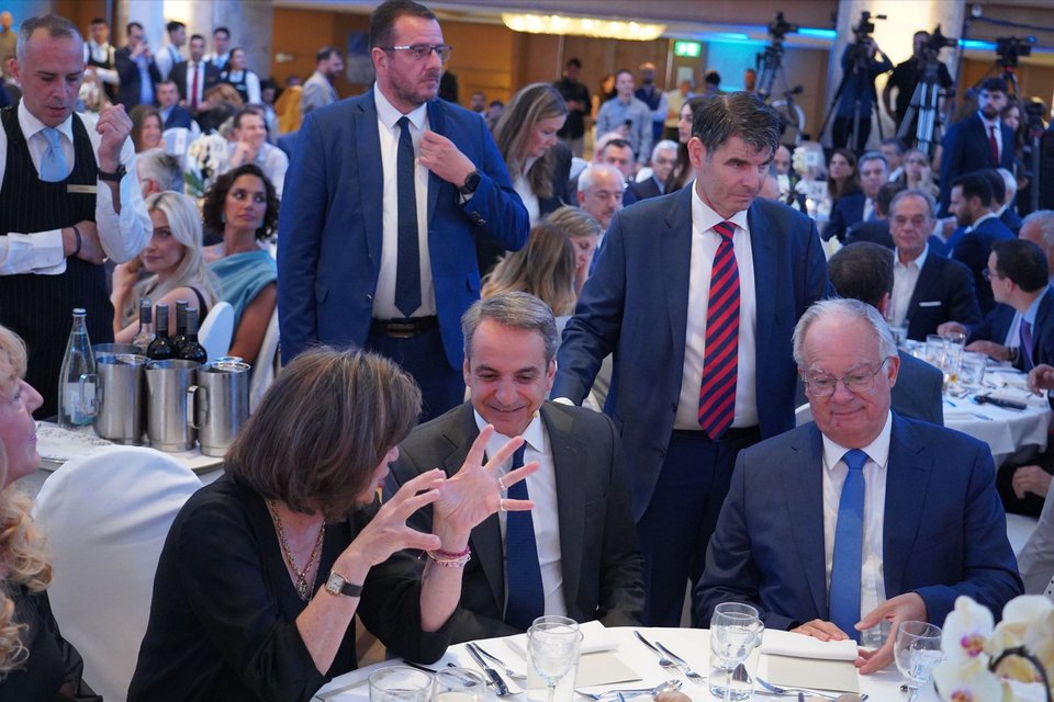 Κριστιάν Αμανπούρ, Κυριάκος Μητσοτάκης, Κωνσταντίνος Τασούλας