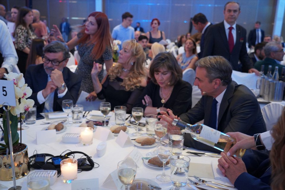 Χρήστος Ράπτης, Νεκταρία Πασαριβάκη, Κριστιάν Αμανπούρ, Κυριάκος Μητσοτάκης
