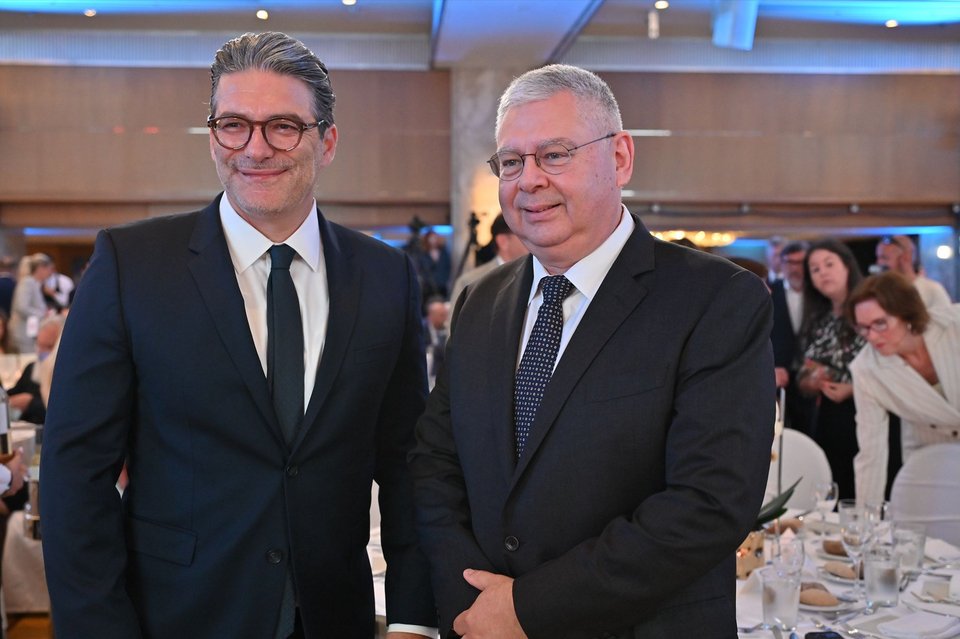 Ο Κωνσταντίνος Ξιφαράς, CEO της ΔΕΠΑ Εμπορίας, και ο﻿ Ανδρέας Σιάμισιης, διευθύνων σύμβουλος της Helleniq Energy