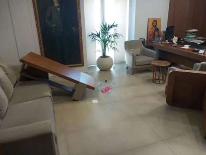Ρέθυμνο: Επίθεση δημότη στο γραφείο του δημάρχου - @rethnea.gr
