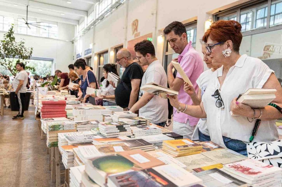 Το ετήσιο τριήμερο θερινό bazaar βιβλίων των εκδόσεων «Άγρα» επιστρέφει στη Δημοτική Αγορά Κυψέλης!
