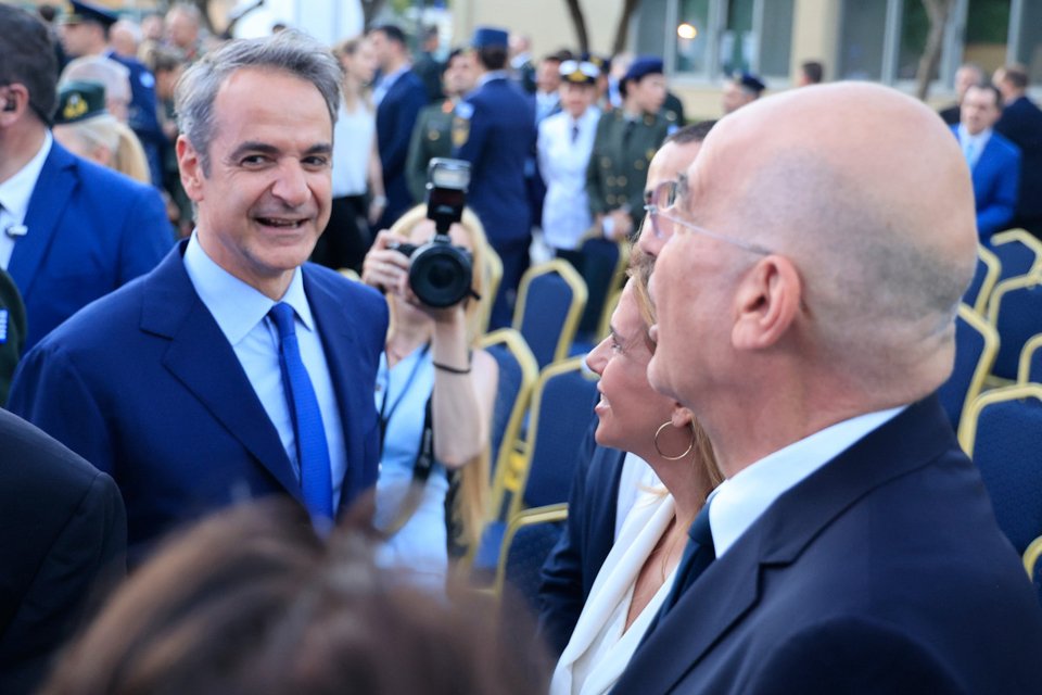 Κυριάκος Μητσοτάκης και Νίκος Δένδιας στην τελετή εγκαινίων των νέων εγκαταστάσεων της Διεύθυνσης Πληροφορικής και Κυβερνοχώρου στο υπουργείο Άμυνας / Φωτογραφία Γιώργος Κονταρίνης / eurokinissi)   