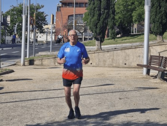 «Δεν σταματάμε να ασκούμαστε επειδή γερνάμε· γερνάμε επειδή σταματάμε να ασκούμαστε», λέει μια γνωστή φράση του Kenet Cooper. Ο Ζοάν Γκιμέ φαίνεται να ακολουθεί πιστά αυτή την αρχή / FACEBOOK 