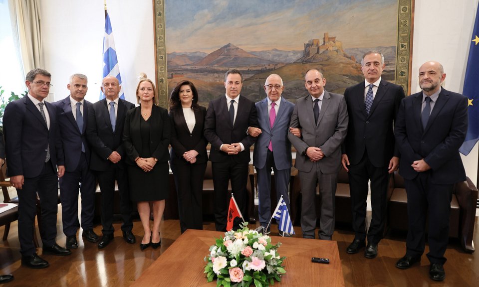 Οι συμμετέχοντες στη συνάντηση του Νικήτα Κακλαμάνη με τον πρόεδρο της Βουλής της Αλβανίας, Νίκο Πελέσι /ΓΡ. ΤΥΠΟΥ ΚΑΙ ΚΟΙΝΟΒΟΥΛΕΥΤΙΚΗΣ ΠΛΗΡΟΦΟΡΗΣΗΣ/EUROKINISSI