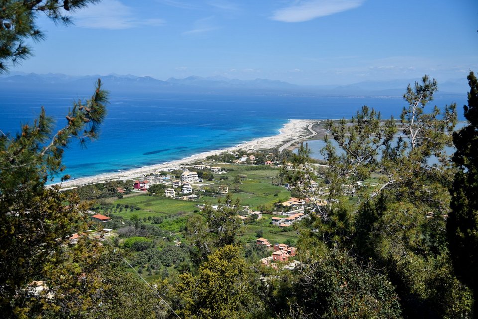 Η συγκλονιστική θέα από την πίσω αυλή του μοναστηριού -  Eurokinissi 