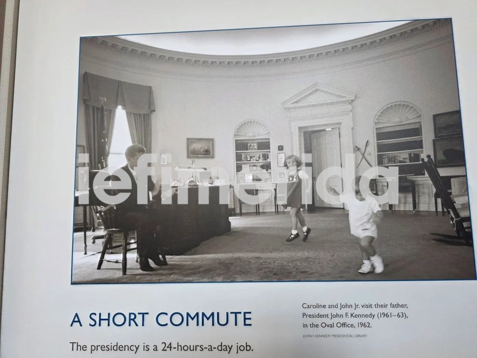 Τα παιδιά του JFK παιζουν ανέμελα στο οβάλ γραφείο 