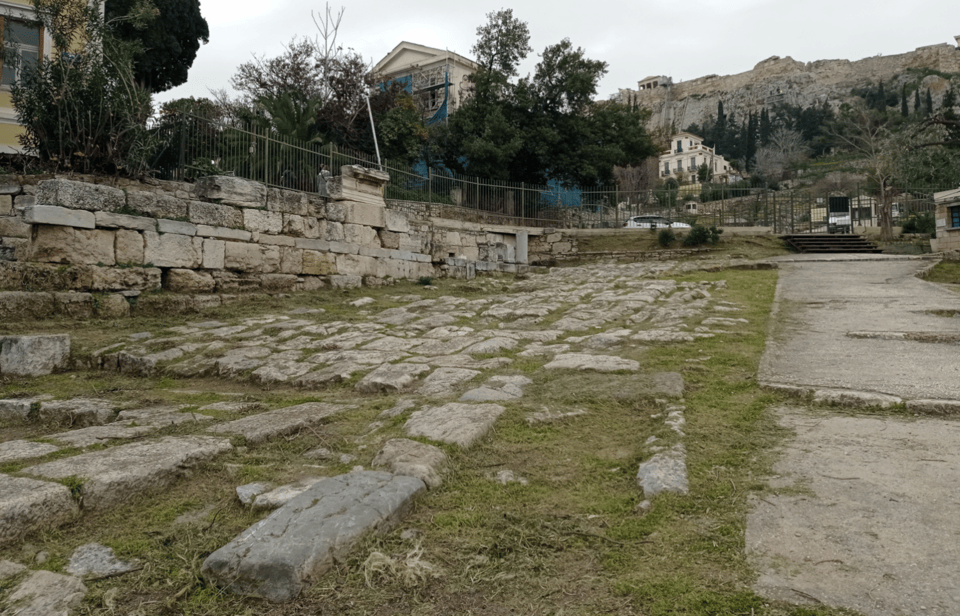 Το λιθόστρωτο τμήμα του 2ου αιώνα μ.Χ. της Οδού Παναθηναίων