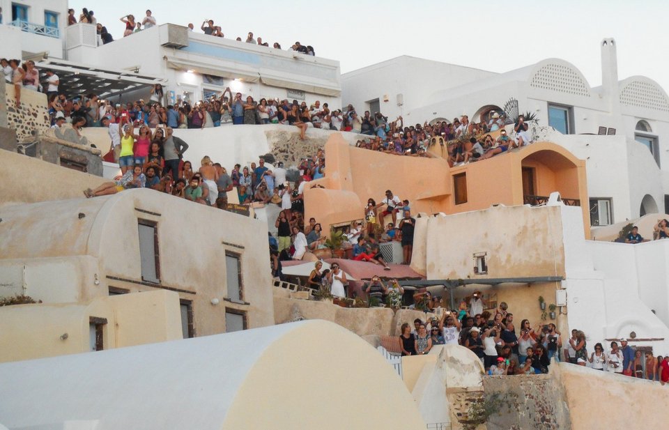 Συνωστισμός στην Οία για το ηλιοβασίλεμα / Φωτογραφία: Intime