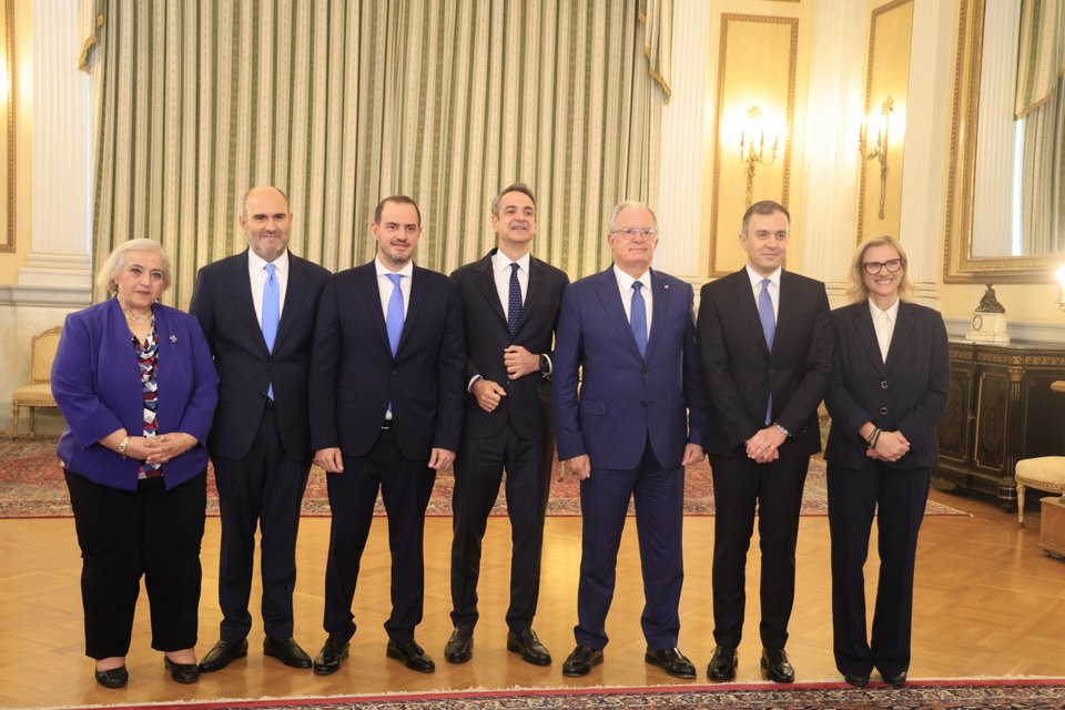 Η Αλεξάνδρα Παπαδοπούλου, ο Δημήτρης Μαρκόπουλος, ο Γιώργος Κώτσηρας, ο Κυριάκος Μητσοτάκης, ο Κωνσταντίνος Τασούλας, ο Τάσος Χατζηβασιλείου και η Μαριλένα Σούκουλη