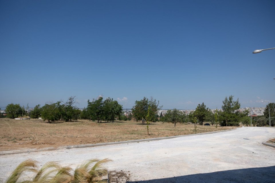 Εντός του νέου Μητροπολιτικού Πάρκου υπάρχουν δύο παιδικές χαρές, δύο γήπεδα τένις, ένα πάρκο σκύλων, όργανα καλλισθενικής, περιπατητικές διαδρομές
