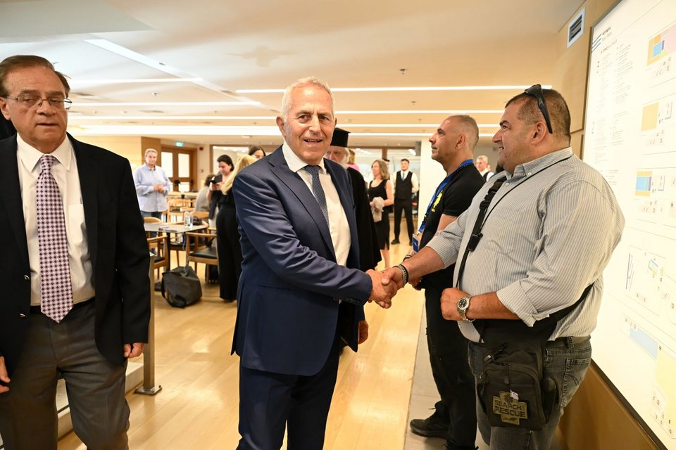 Γκίκας Χαρδούβελης, Ευάγγελος Αποστολάκης