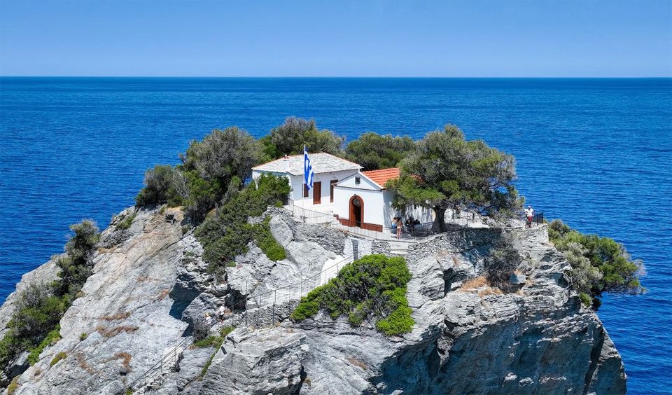Το εκκλησάκι του Αγίου Ιωάννη που γυρίστηκε η ταινία «Mamma Mia»