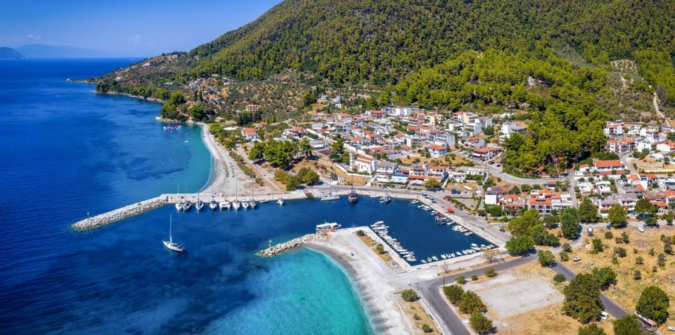Σκόπελος πλούσιο οδοιπορικό