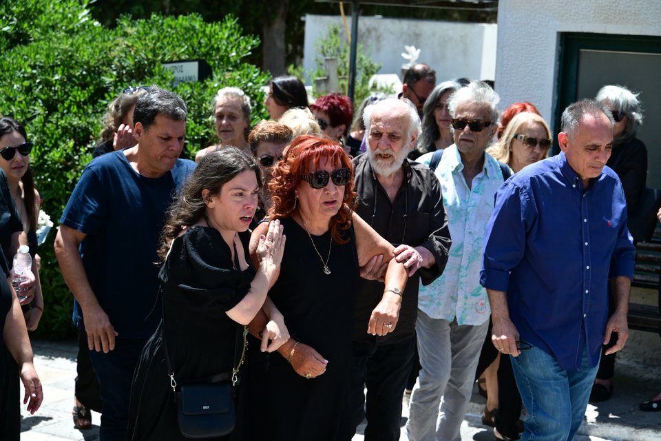 Απαρηγόρητη η Μαίρη Ραζή