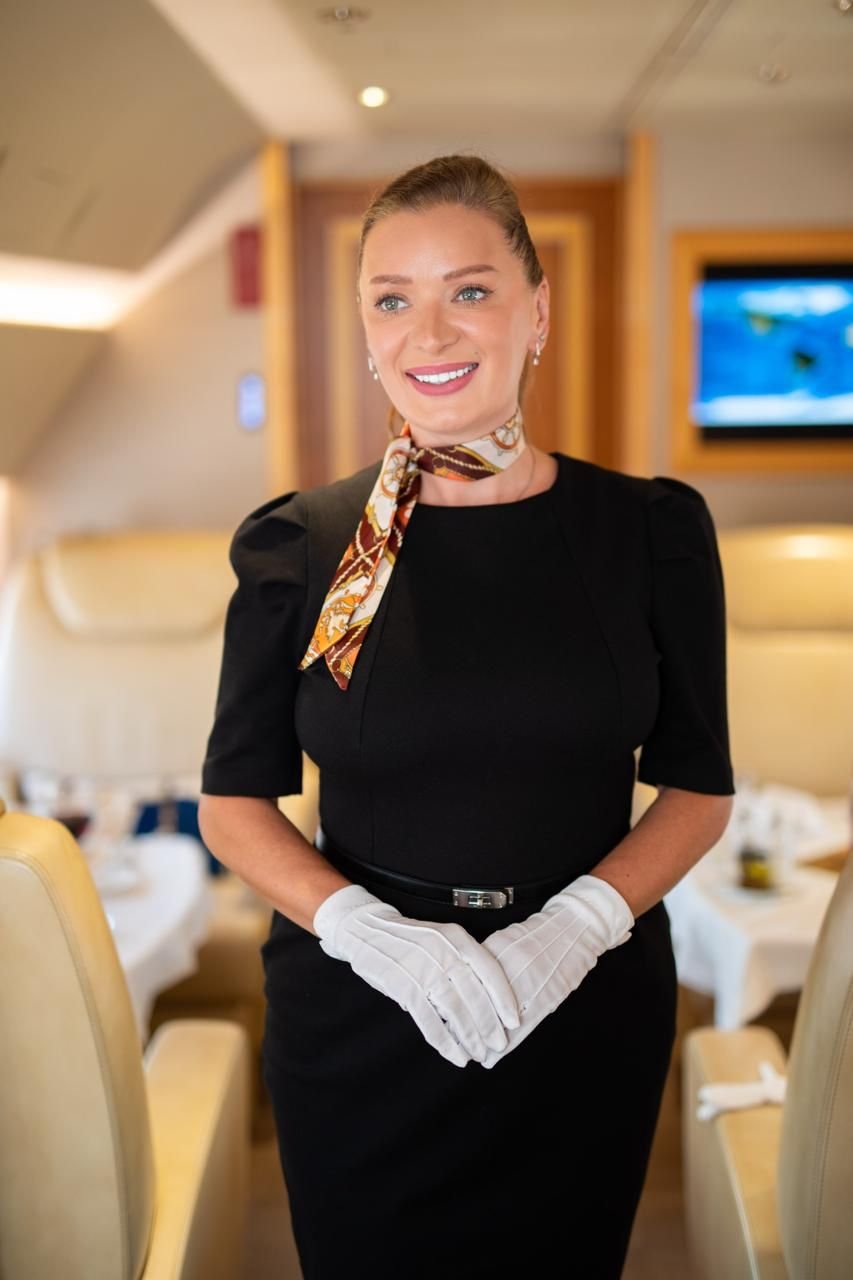 Η Βικτόρια Σ. μέσα σε ιδιωτικό Boeing