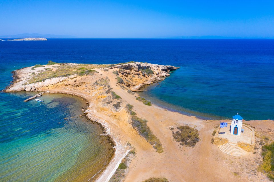 23 παραλίες του νησιού έχουν χαρακτηριστεί απάτητες, διατηρώντας αναλλοίωτο το φυσικό τους περιβάλλον