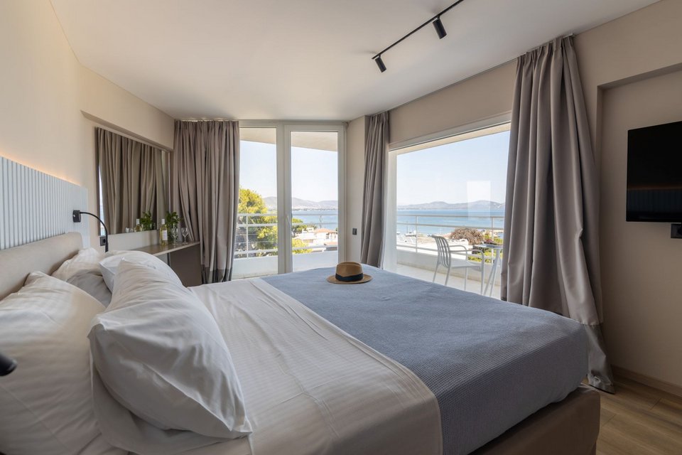 Δωμάτιο στο Marathon Beach Resort με θέα στη Θάλασσα / Φωτογραφία: Brown Hotels