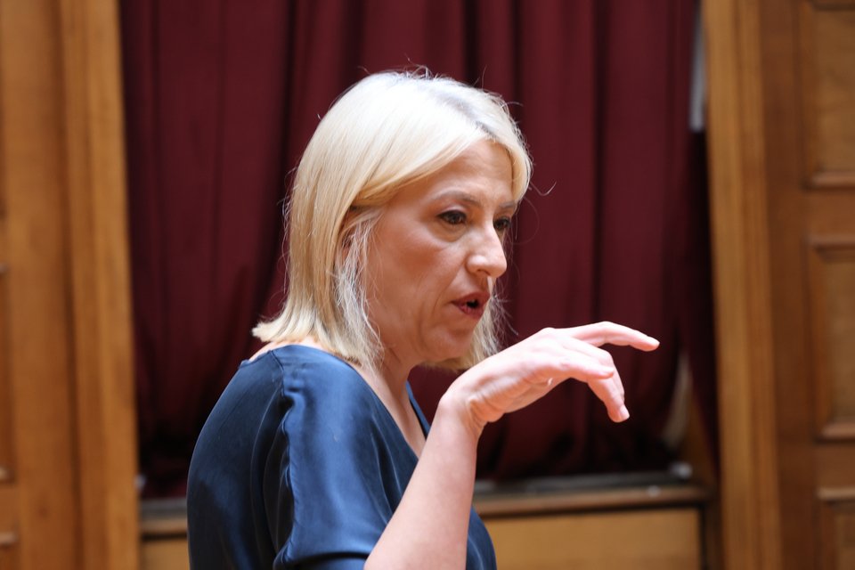 H Ρένα Δούρου στην Κοινοβουλευτική Ομάδα του ΣΥΡΙΖΑ / Φωτογραφία: Εurokinissi