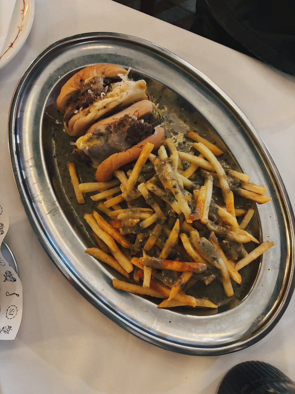  To burger με τη σoς Café de Paris / Φωτογραφία: Μάνος Λειβαδάρος/iefimerida