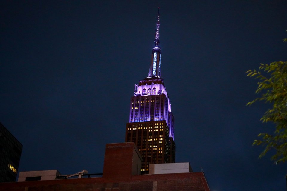 Το Empire State Building φωτίστηκε στα αντίστοιχα χρώματα