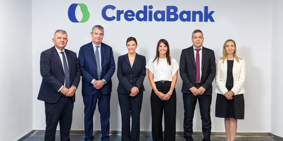 Κωνσταντίνος Χριστοδούλου, Chief Corporate Banking Officer CrediaBank – Γιάννης Τσακίρης, Αντιπρόεδρος της ΕΤΕπ – Ελένη Βρεττού, CEO CrediaBank – Ειρήνη Μποτονάκη, Global Relationship Manager, Banking Sector, Greece &amp; Cyprus Financial Institutions Department της ΕΤΕπ - Μιχάλης Ορφανάκος, Senior Director Corporate Banking Middle Office CrediaBank – Μαριάννα Ναθαναήλ, Επικεφαλής του Γραφείου της Αθήνας της ΕΤΕπ