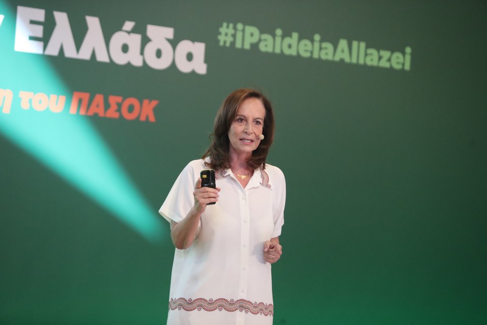 Η Άννα Διαμαντοπούλου στην εκδήλωση του ΠΑΣΟΚ για την Παιδεία / Eurokinissi