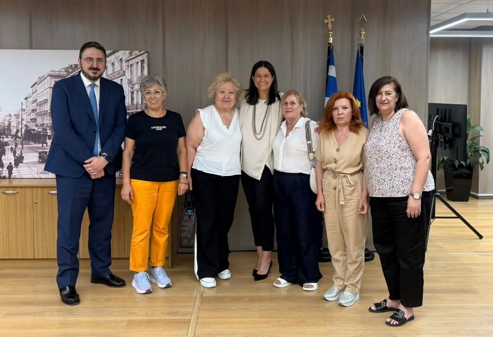 Συνάντηση της υπουργού Εργασίας Νίκης Κεραμέως με μέλη του συλλόγου Αξία με θέμα τις συνάξεις χηρείας