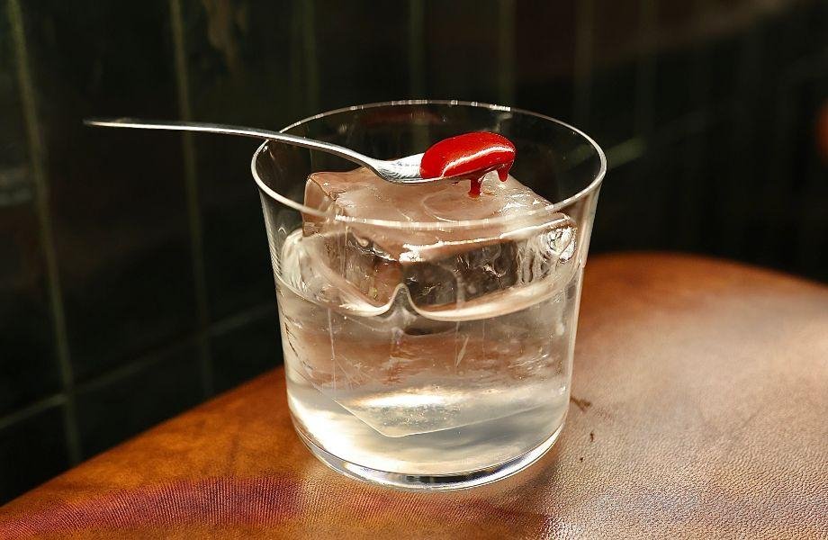 Μία από τις δημιουργίες του The Bar in Front of the Bar