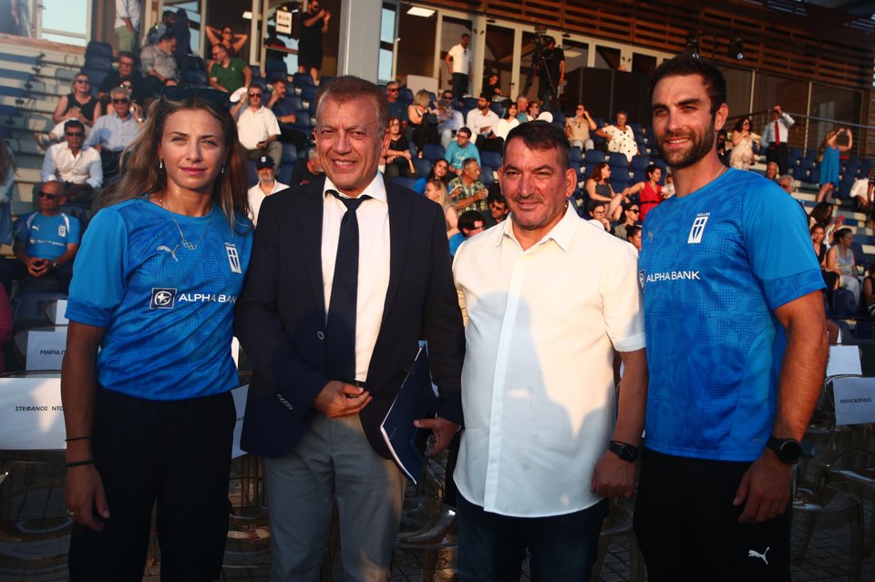 Ο Γιάννης Βρούτσης, ο Πύρρος Δήμας και ο χρυσός ολυμπιονίκης στην κωπηλασία Στέφανος Ντούσκος στην εκδήλωση για την παραχώρηση του Ολυμπιακού Κωπηλατοδρομίου στον Σχινιά / Eurokinissi 