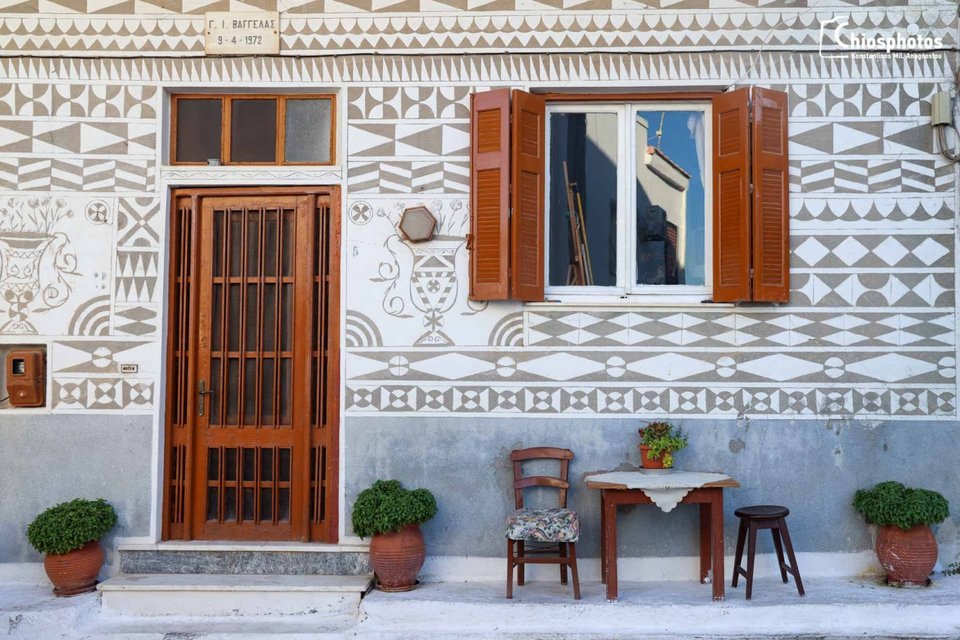Το ζωγραφιστό χωριό της Χίου με τα περίτεχνα ξυστά του