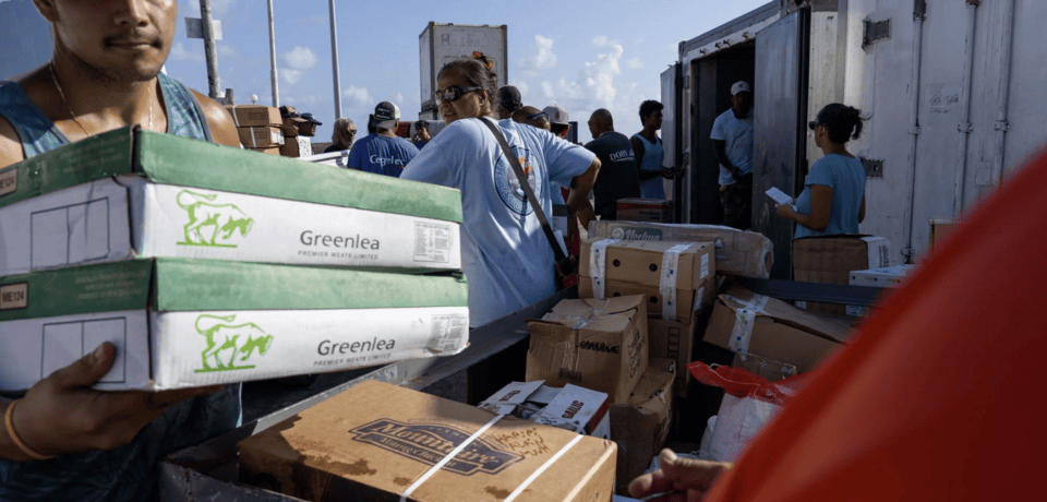 Η λειτουργία της υπηρεσίας είναι εντυπωσιακά απλή. Οι πελάτες στέλνουν μέσω Facebook Messenger τη λίστα με τα προϊόντα που επιθυμούν, από φρούτα και τρόφιμα μέχρι ρούχα, αθλητικά είδη ή ακόμη και αυτοκίνητα / RESTOFWORLD  