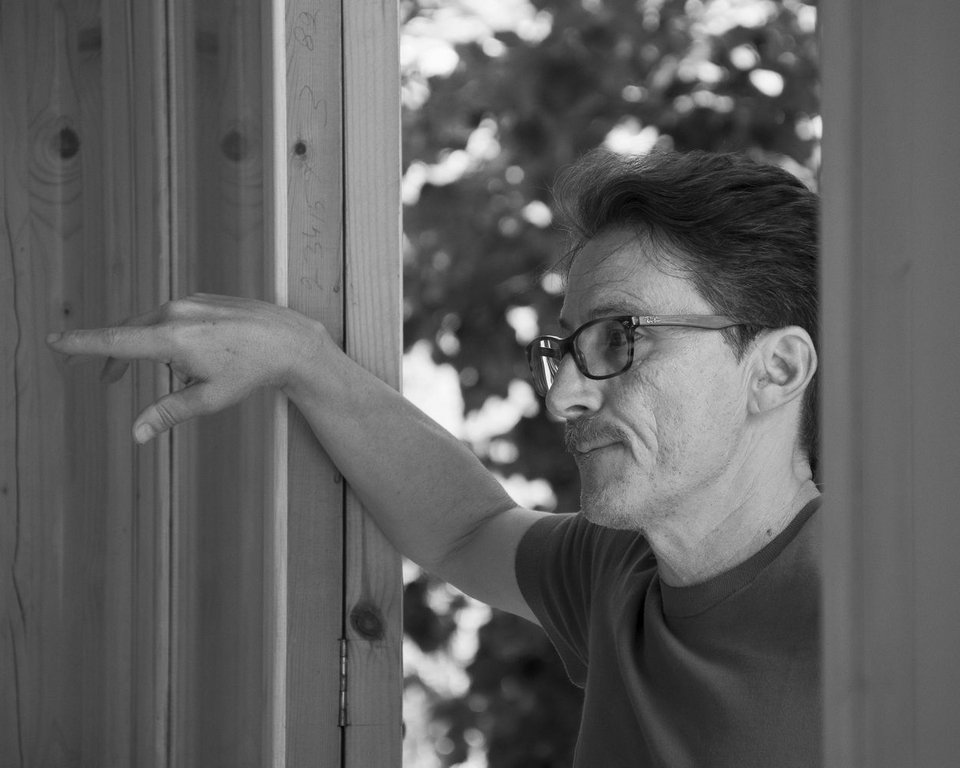 Ο Δημήτρης Τάρλοου σκηνοθετεί την Αγλαΐα Παππά και τον Δημήτρη Μπίτο σε ένα από τα εμβληματικότερα έργα του θεάτρου του παραλόγου, τις Ευτυχισμένες Μέρες του Σάμιουελ Μπέκετ