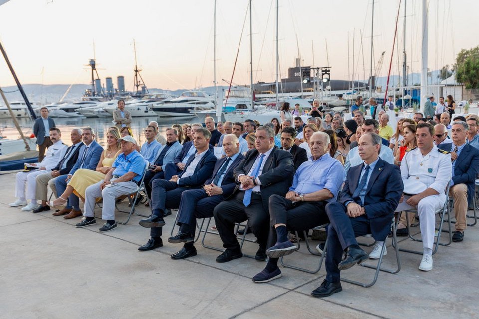 Παρόντες ήταν ο υφυπουργός Εξωτερικών, Χάρης Θεοχάρης, ο υφυπουργός  Εσωτερικών, Βασίλης Σπανάκης, ο υφυπουργός Ναυτιλίας και Νησιωτικής Πολιτικής Στέφανος Γκίκας, ο γγ Αθλητισμού, Γιώργος Μαυρωτάς, και ο  αντιδήμαρχος Τεχνικών Έργων του Δήμου Παλαιού Φαλήρου, Αλέξανδρος Κορόμηλος  εκπροσωπώντας τον Δήμαρχο, Γιάννη Φωστηρόπουλο. 