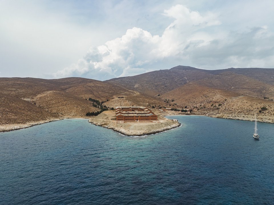 Για δεκαετίες η Γυάρος ήταν συνώνυμη της εξορίας, των βασανιστηρίων και της πολιτικής καταστολής / ΙΝΤΙΜΕ