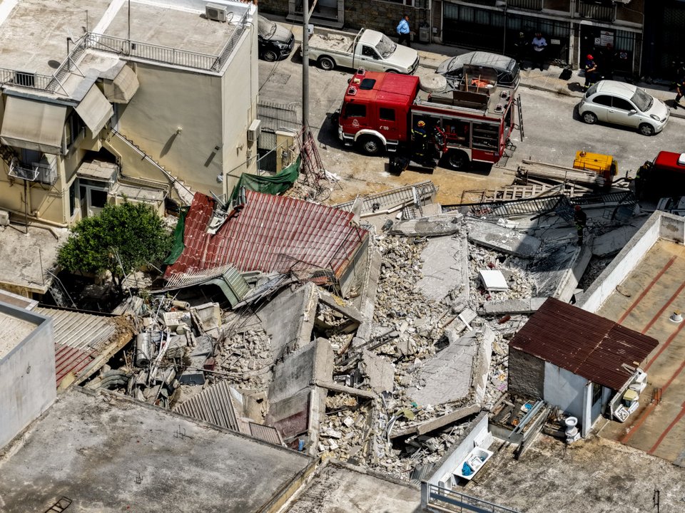 Κατάρρευση πολυκατοικίας στα Πετράλωνα / Φωτογραφία Εurokinissi