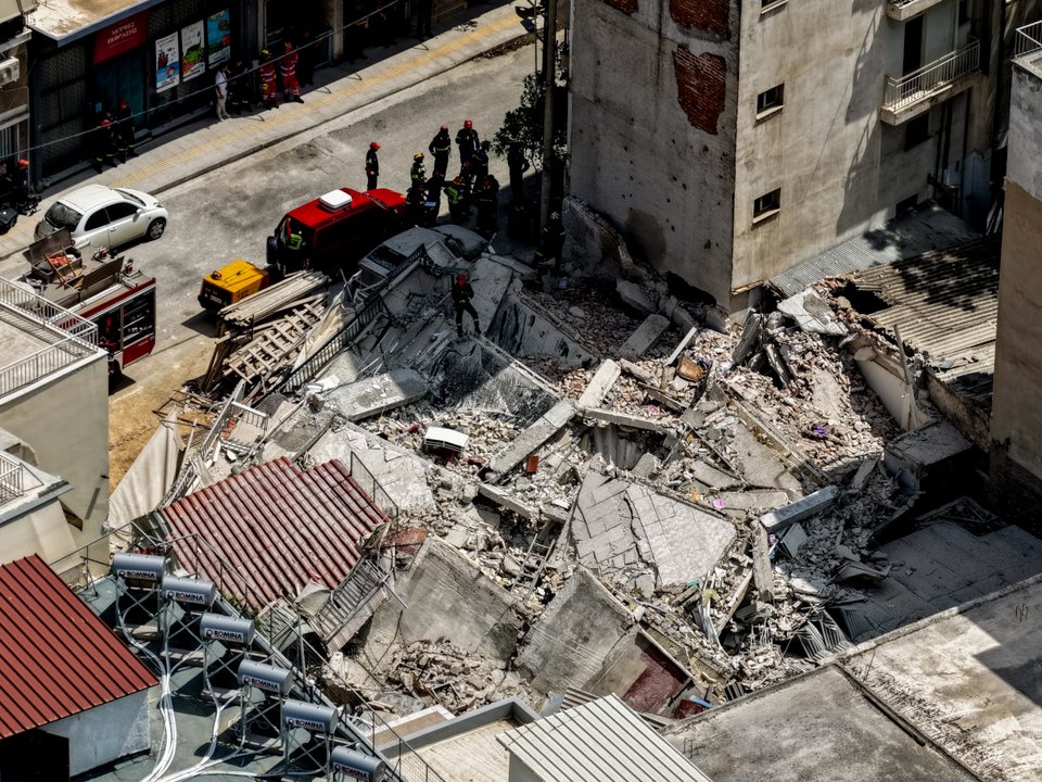 Κατάρρευση πολυκατοικίας στα Πετράλωνα / Φωτογραφία Εurokinissi 