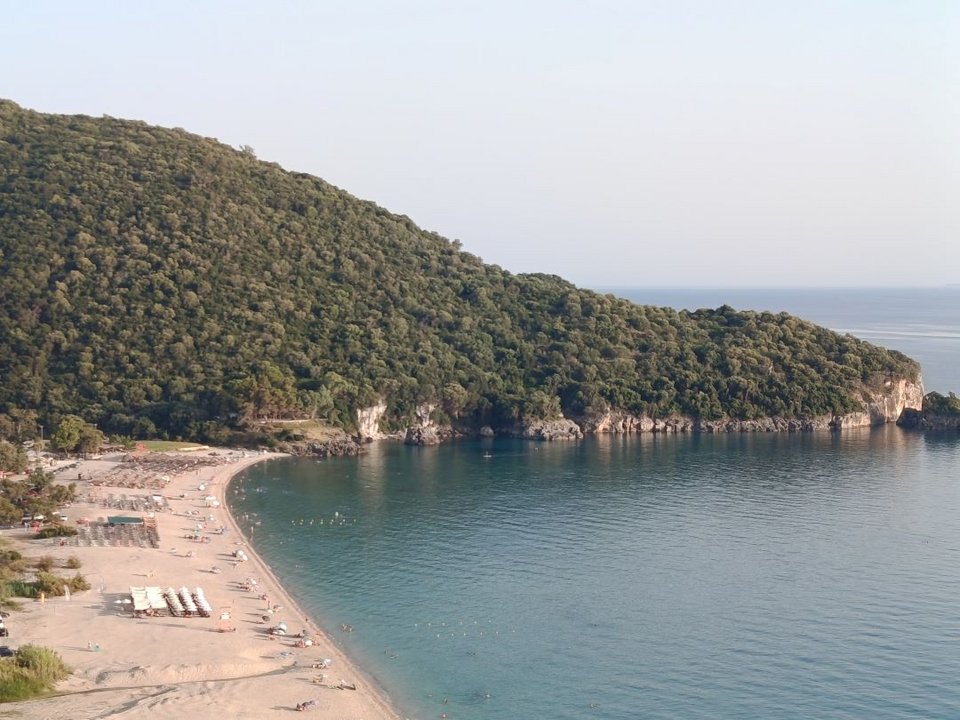 Η παραλία Καραβοστάσι στην Πέρδικα Θεσπρωτίας