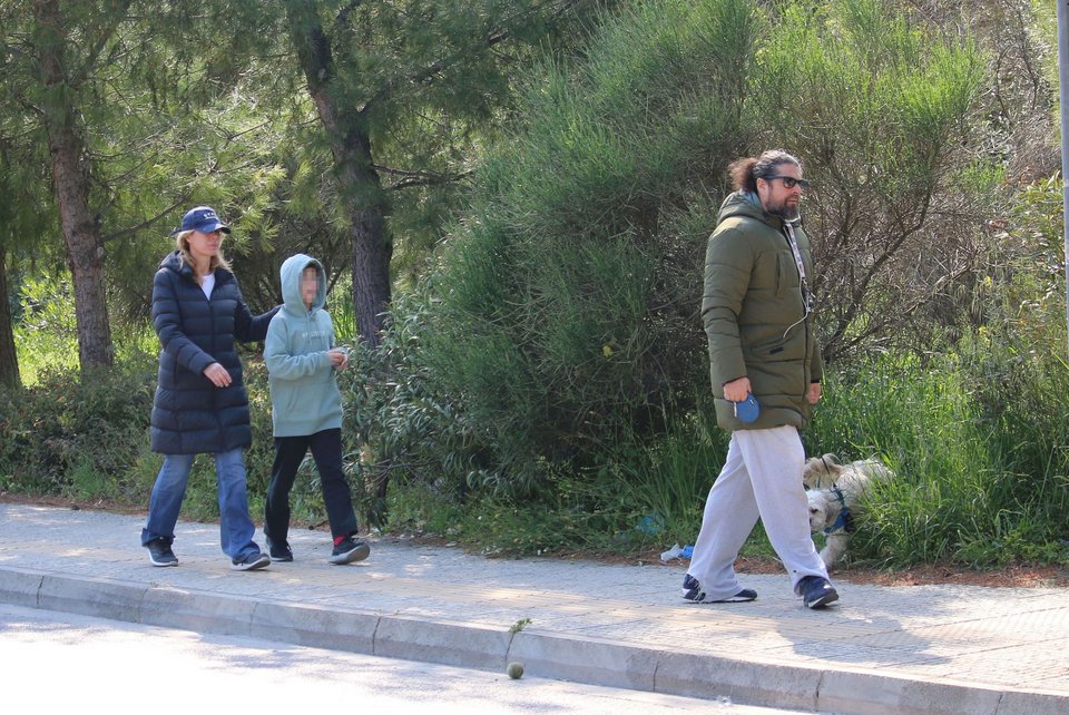 Έλενα Κατραβά και Λορέντζο Καριέρε με τον γιο τους το 2020 / NDP PHOTO