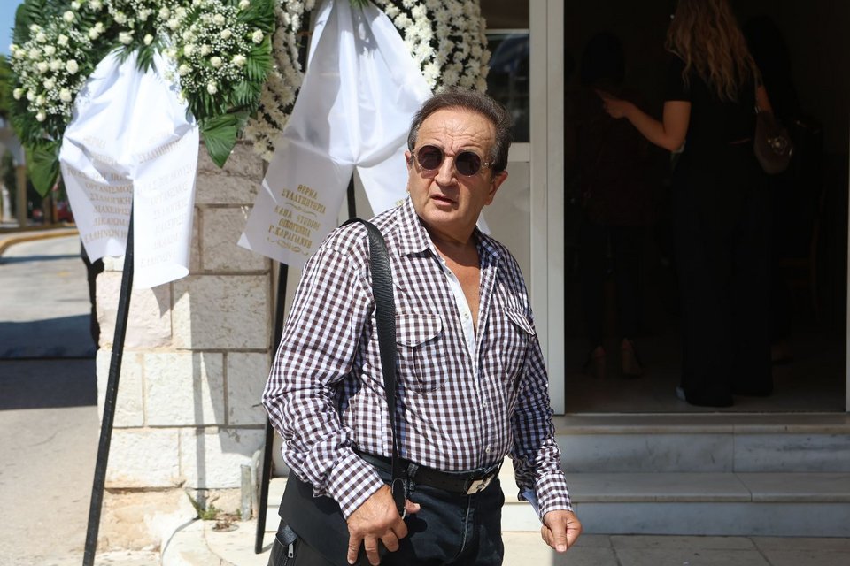 Φίλοι ηθοποιοί και συγγενείς στην κηδεία του Μιχάλη Μόσιου