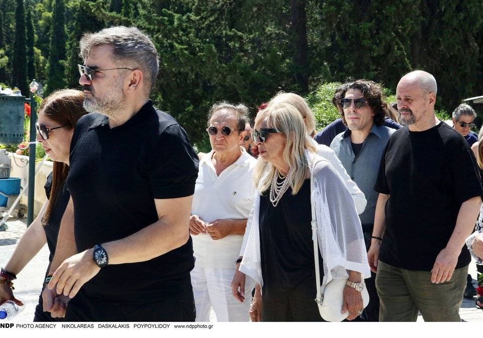 Κηδεία Τζένης Ζαχαροπούλου -Νάσος Γουμενίδης, Αννα Φόνσου, Σπύρος Μπιμπίλας, Ζαχαρίας Ρόχας