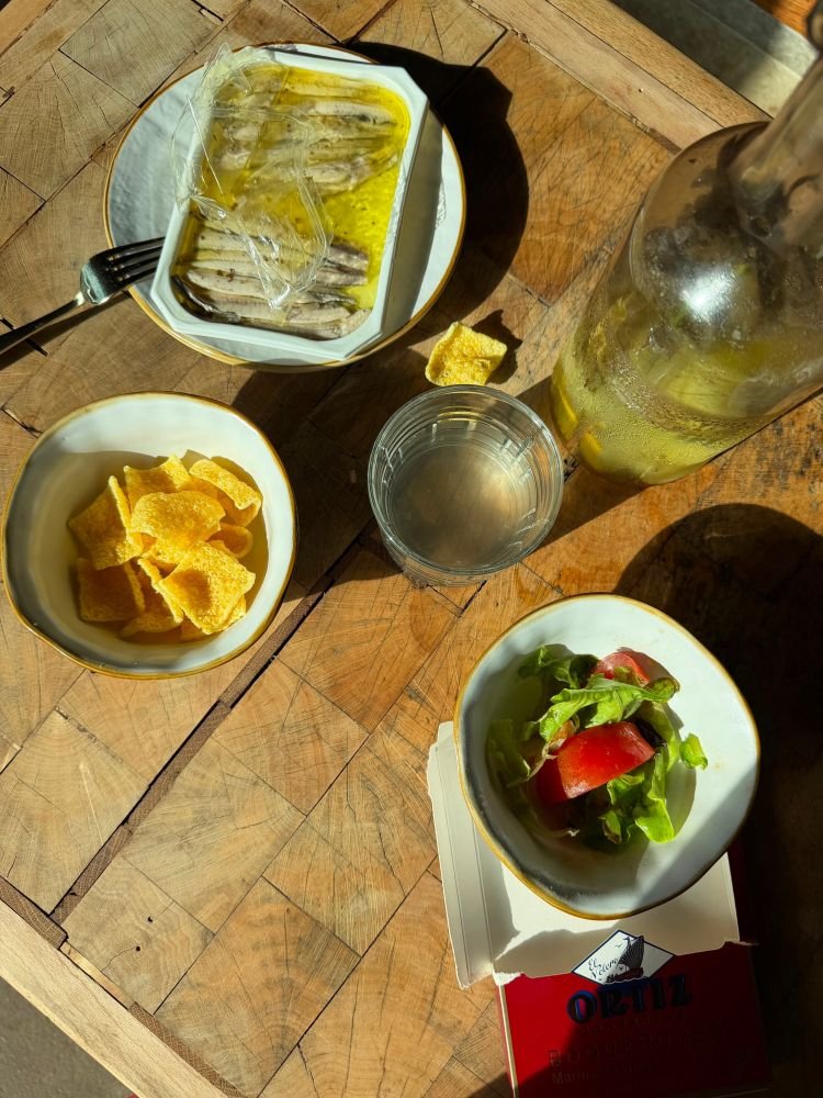 Λευκό κρασί, γαυρος μαρινάτος, τοματούλα