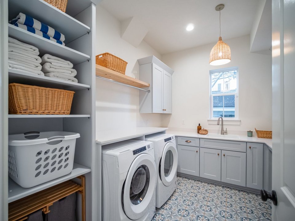 Laundry room μέσα στην κουζίνα / shutterstock