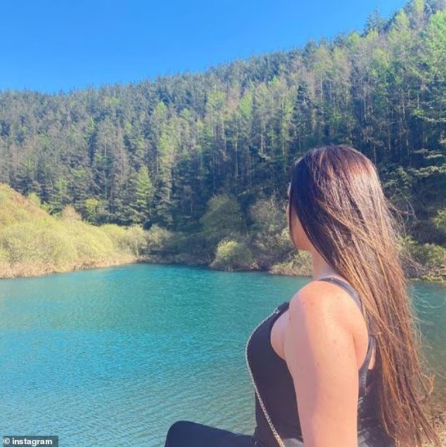 Influencers κατέκλυσαν τη λίμνη ψάχνοντας την τέλεια φωτογραφία για το Instagram