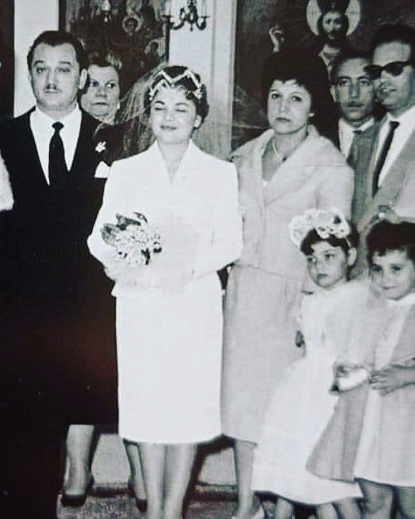 Ο γάμος του Μανώλη Χιώτη με τη Μαίρη Λίντα το 1958, με κουμπάρα τη Ρένα Βλαχοπούλου / Πηγή φωτογραφίας:  Elena’s Diary Instagram 